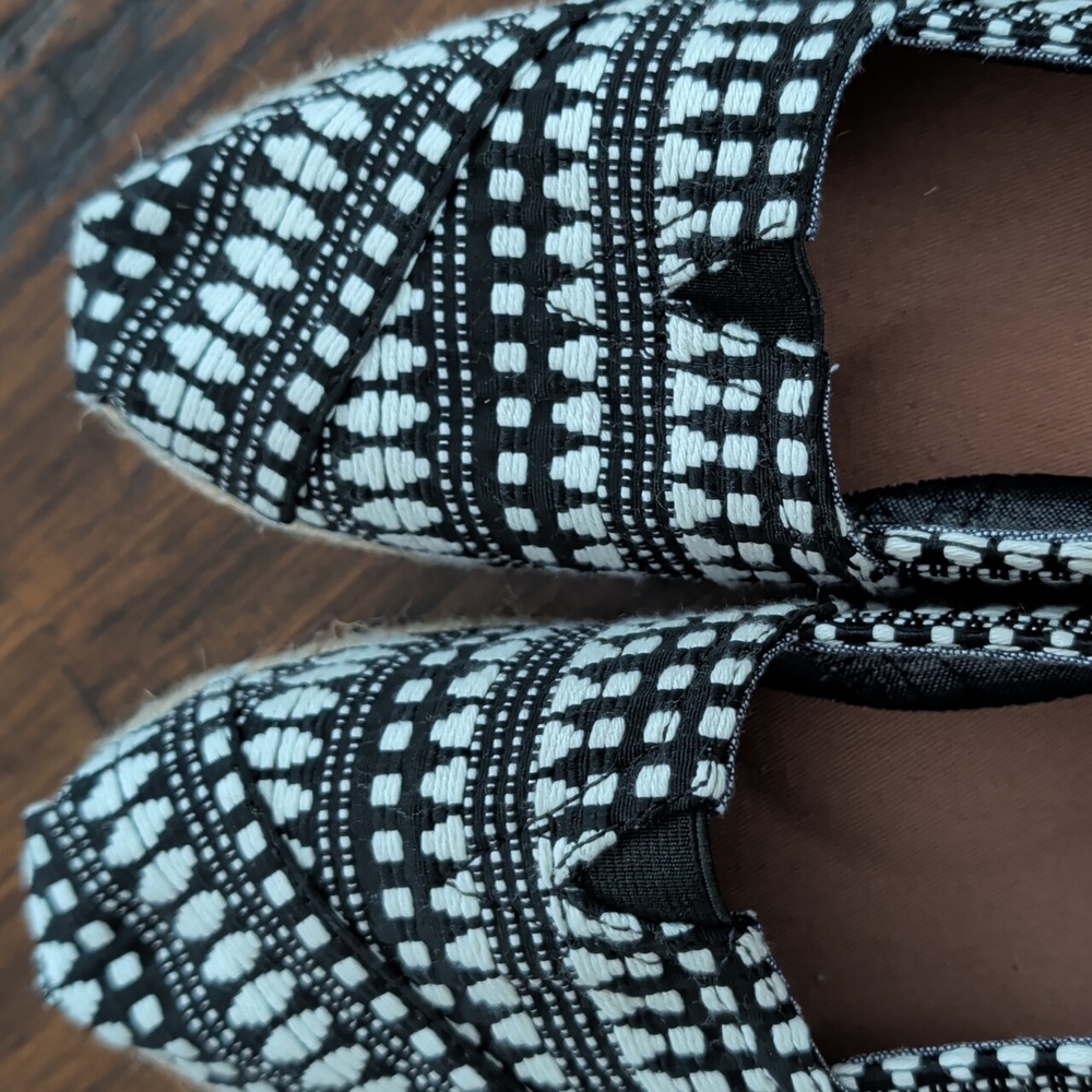 TOMS Rope Detail Black and White Espadrilles Slip On Sneakers Size 8 New - Picture 7 of 10